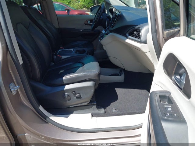 Продаж на аукціоні авто 2017 Chrysler Pacifica Touring-l Plus, vin: 2C4RC1EG2HR554975, номер лоту: 44997814