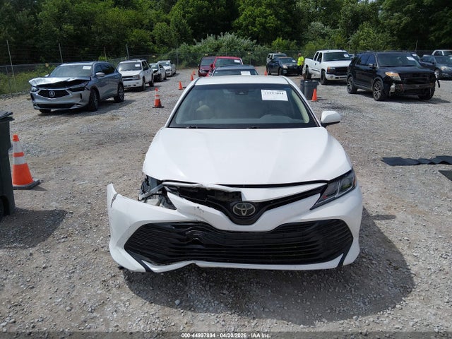 44997894 :رقم المزاد ، JTNB11HK0J3070479 vin ، 2018 Toyota Camry Le مزاد بيع