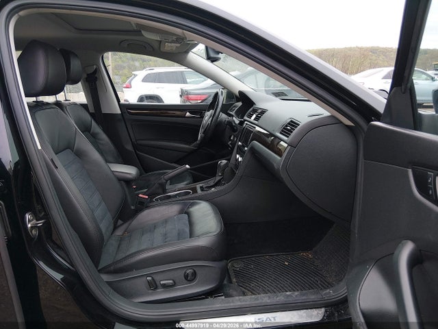 2014 Volkswagen Passat 1.8t Sel Premium მანქანა იყიდება აუქციონზე, vin: 1VWCT7A33EC052182, აუქციონის ნომერი: 44997919