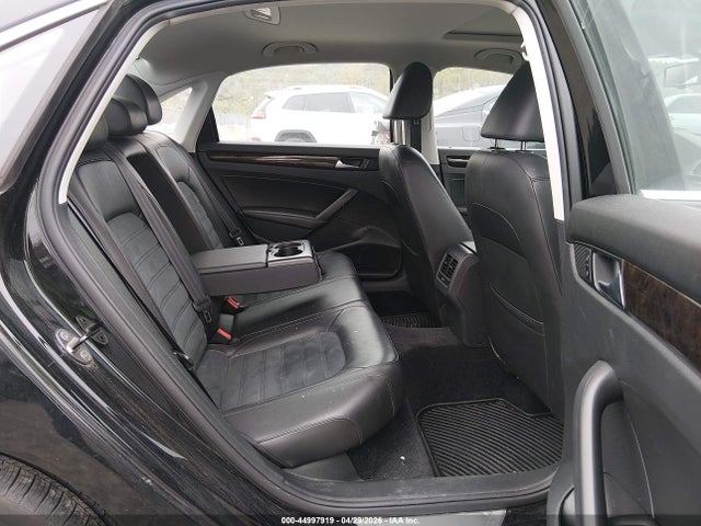 2014 Volkswagen Passat 1.8t Sel Premium მანქანა იყიდება აუქციონზე, vin: 1VWCT7A33EC052182, აუქციონის ნომერი: 44997919