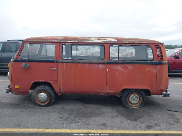 1973 Volkswagen Bus მანქანა იყიდება აუქციონზე, vin: 2232098375, აუქციონის ნომერი: 44998034