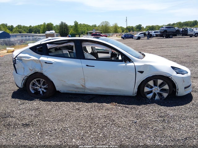 Продажа на аукционе авто 2022 Tesla Model Y Long Range Dual Motor All-wheel Drive, vin: 7SAYGDEE4NF320007, номер лота: 44998072