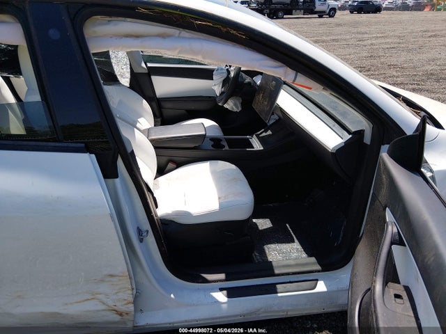 Продажа на аукционе авто 2022 Tesla Model Y Long Range Dual Motor All-wheel Drive, vin: 7SAYGDEE4NF320007, номер лота: 44998072