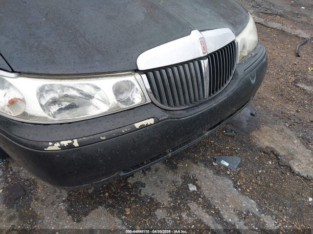44998110 :رقم المزاد ، 1LNHM82W2YY873846 vin ، 2000 Lincoln Town Car Signature مزاد بيع