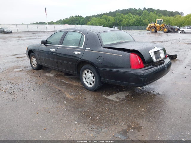 44998110 :رقم المزاد ، 1LNHM82W2YY873846 vin ، 2000 Lincoln Town Car Signature مزاد بيع