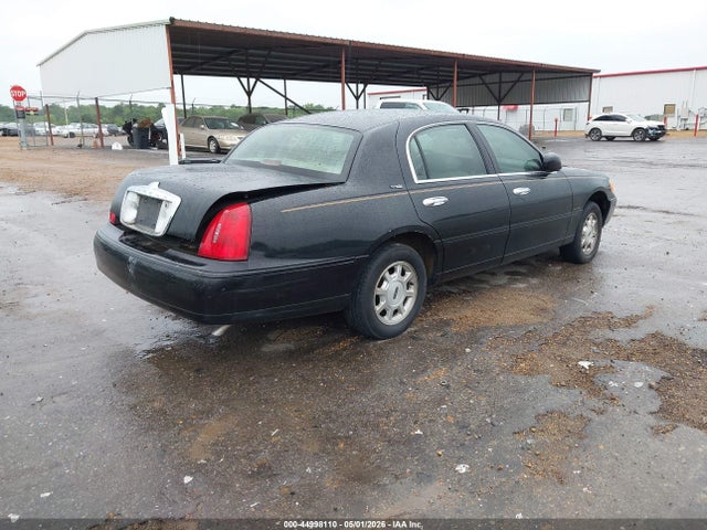 44998110 :رقم المزاد ، 1LNHM82W2YY873846 vin ، 2000 Lincoln Town Car Signature مزاد بيع