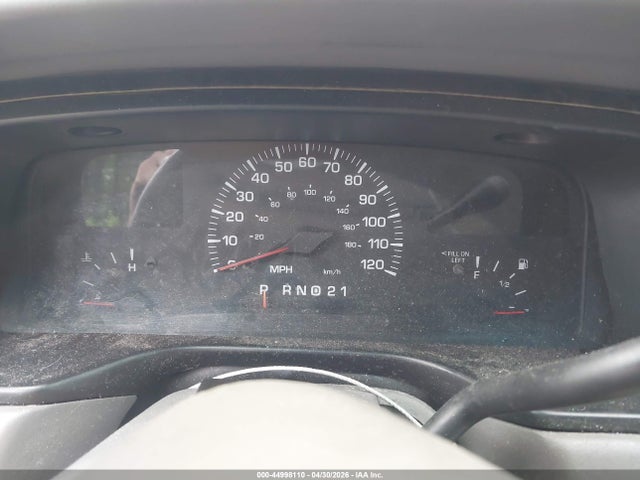 44998110 :رقم المزاد ، 1LNHM82W2YY873846 vin ، 2000 Lincoln Town Car Signature مزاد بيع
