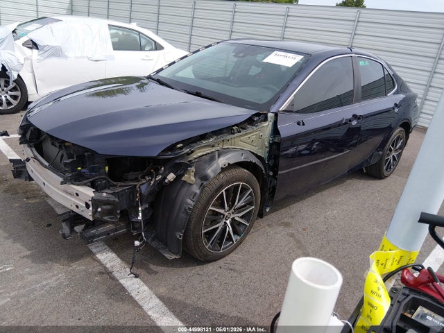 44998131 :رقم المزاد ، 4T1G11AK5MU612612 vin ، 2021 Toyota Camry Se مزاد بيع