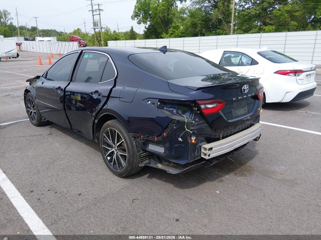 44998131 :رقم المزاد ، 4T1G11AK5MU612612 vin ، 2021 Toyota Camry Se مزاد بيع