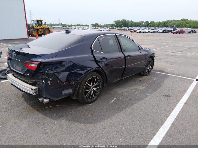 44998131 :رقم المزاد ، 4T1G11AK5MU612612 vin ، 2021 Toyota Camry Se مزاد بيع