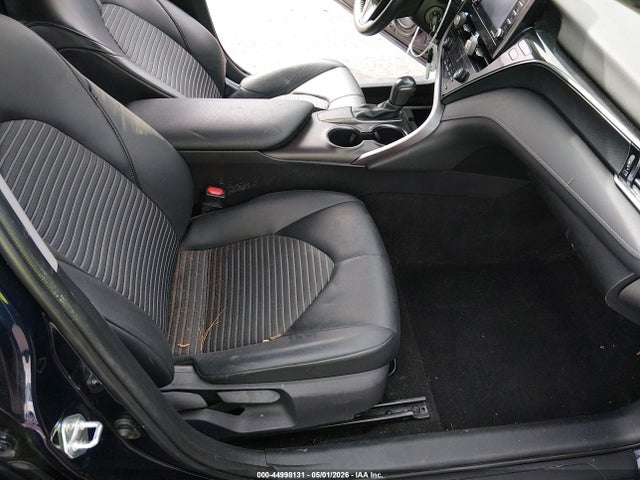 44998131 :رقم المزاد ، 4T1G11AK5MU612612 vin ، 2021 Toyota Camry Se مزاد بيع