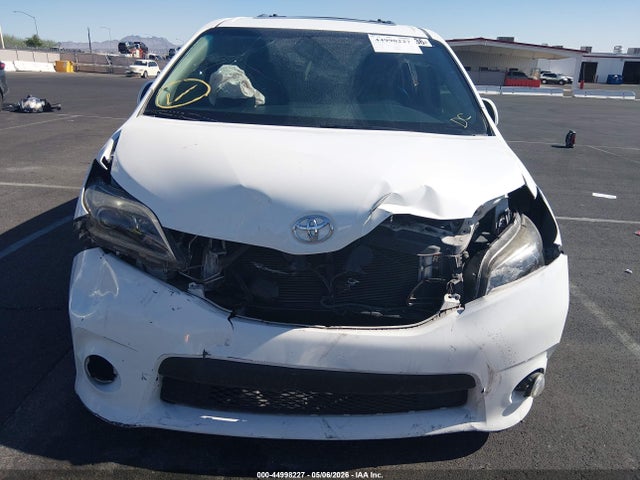 Aukcja sprzedaży 2017 Toyota Sienna Se Premium 8 Passenger, vin: 5TDXZ3DC5HS827592, numer aukcji: 44998227