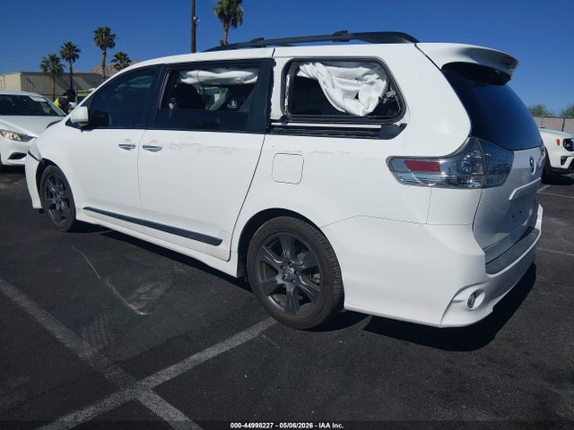 Aukcja sprzedaży 2017 Toyota Sienna Se Premium 8 Passenger, vin: 5TDXZ3DC5HS827592, numer aukcji: 44998227