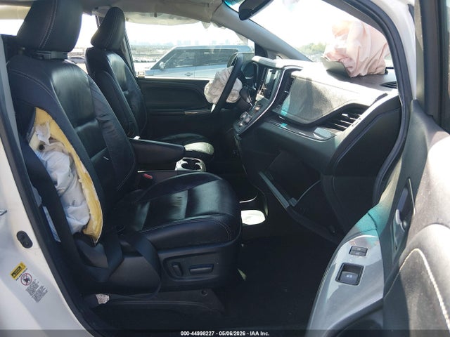 Aukcja sprzedaży 2017 Toyota Sienna Se Premium 8 Passenger, vin: 5TDXZ3DC5HS827592, numer aukcji: 44998227