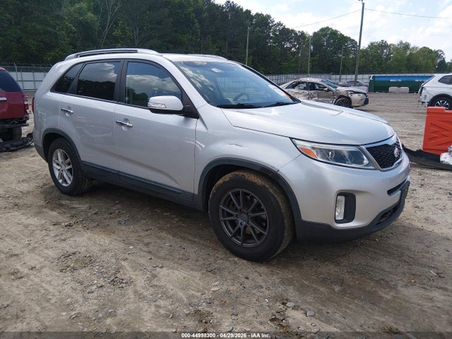Auction sale of the 2015 Kia Sorento Lx, vin: 5XYKT3A64FG555914, lot number: 44998300