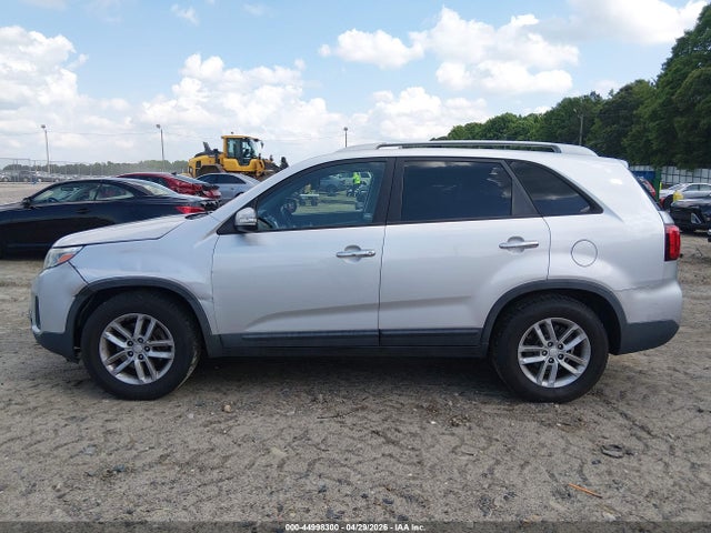44998300 :رقم المزاد ، 5XYKT3A64FG555914 vin ، 2015 Kia Sorento Lx مزاد بيع