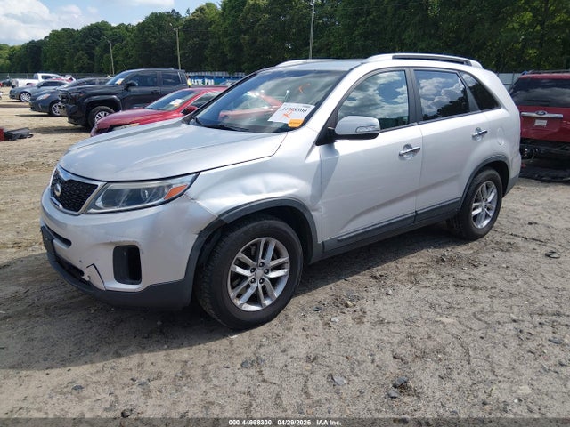 44998300 :رقم المزاد ، 5XYKT3A64FG555914 vin ، 2015 Kia Sorento Lx مزاد بيع