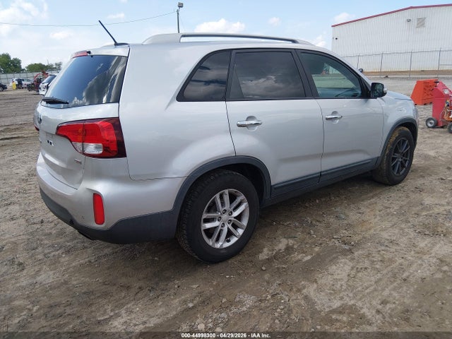 44998300 :رقم المزاد ، 5XYKT3A64FG555914 vin ، 2015 Kia Sorento Lx مزاد بيع