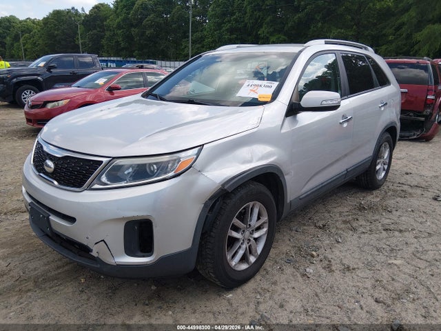 44998300 :رقم المزاد ، 5XYKT3A64FG555914 vin ، 2015 Kia Sorento Lx مزاد بيع