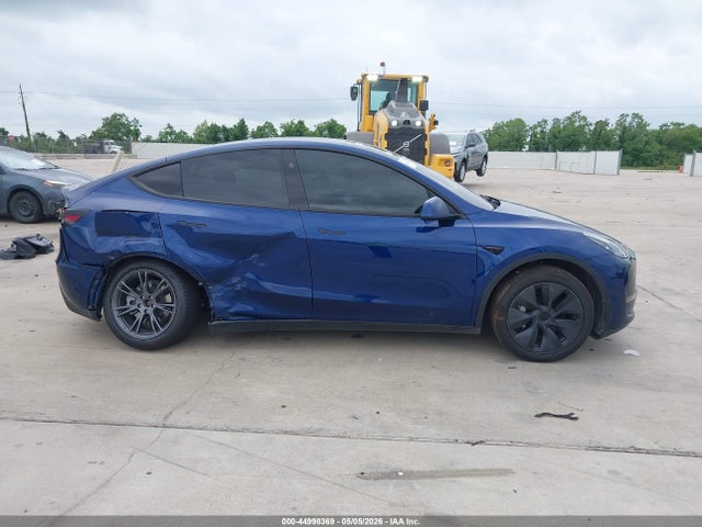 Продажа на аукционе авто 2025 Tesla Model Y Long Range Dual Motor Rear-wheel Drive, vin: 7SAYGDED6SA338220, номер лота: 44998369
