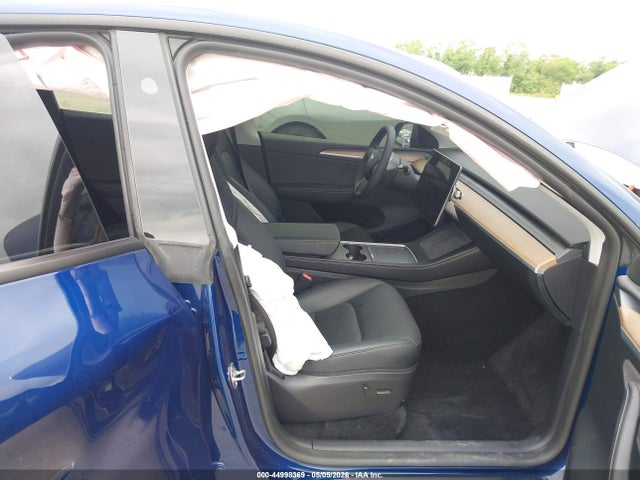 Продажа на аукционе авто 2025 Tesla Model Y Long Range Dual Motor Rear-wheel Drive, vin: 7SAYGDED6SA338220, номер лота: 44998369
