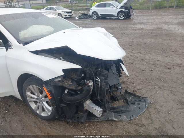 Продаж на аукціоні авто 2015 Chrysler 200 Limited, vin: 1C3CCCAB1FN643835, номер лоту: 44998479