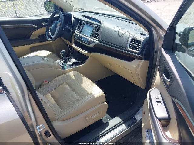 Продажа на аукционе авто 2016 Toyota Highlander Limited V6, vin: 5TDDKRFH6GS326048, номер лота: 44998710