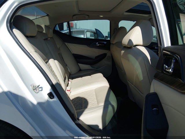 1N4AA6AP3GC392793 Nissan Maxima 3.5 Platinum