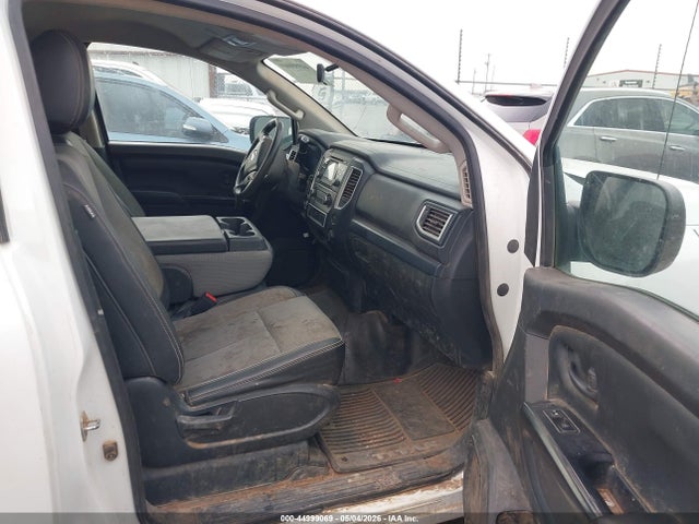 44999069 :رقم المزاد ، 1N6AA1R73JN549684 vin ، 2018 Nissan Titan S مزاد بيع