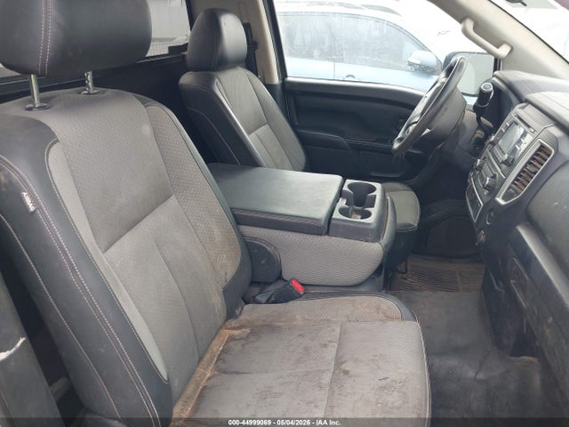 44999069 :رقم المزاد ، 1N6AA1R73JN549684 vin ، 2018 Nissan Titan S مزاد بيع