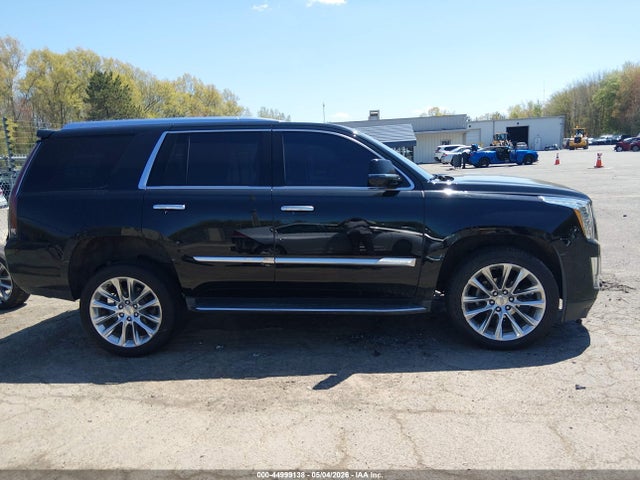 44999138 :رقم المزاد ، 1GYS4BKJ8HR338780 vin ، 2017 Cadillac Escalade Luxury مزاد بيع