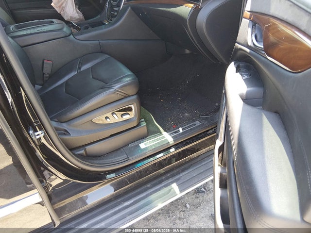 44999138 :رقم المزاد ، 1GYS4BKJ8HR338780 vin ، 2017 Cadillac Escalade Luxury مزاد بيع