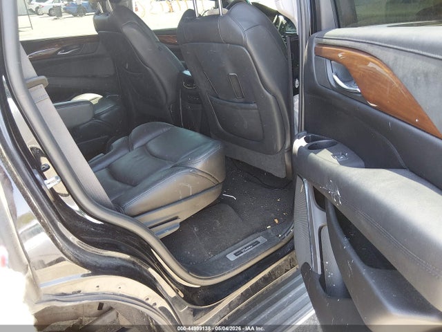 44999138 :رقم المزاد ، 1GYS4BKJ8HR338780 vin ، 2017 Cadillac Escalade Luxury مزاد بيع