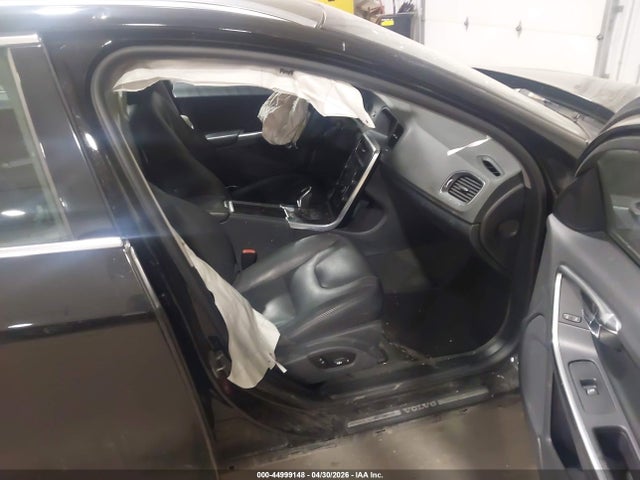 Продажа на аукционе авто 2015 Volvo V60 T5 Premier, vin: YV1612SB7F1186862, номер лота: 44999148