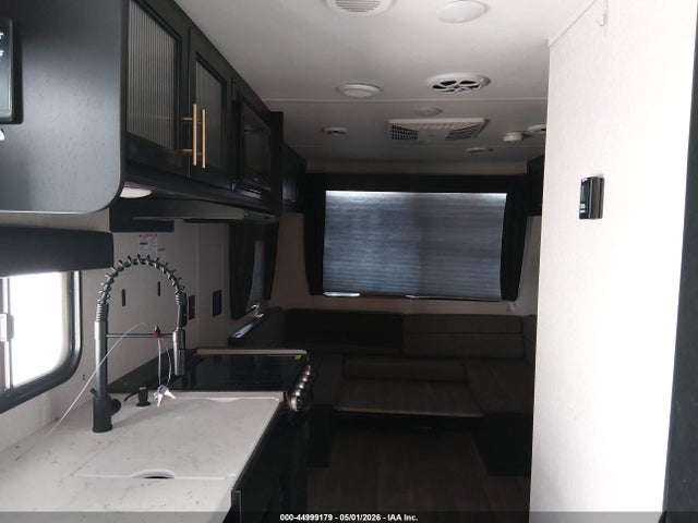 44999179 :رقم المزاد ، 5ZT2CKJB2NF001035 vin ، 2022 Forest River Cherokee مزاد بيع