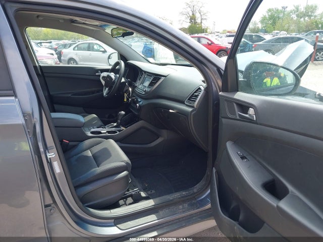 Продажа на аукционе авто 2017 Hyundai Tucson Se, vin: KM8J33A46HU413992, номер лота: 44999369