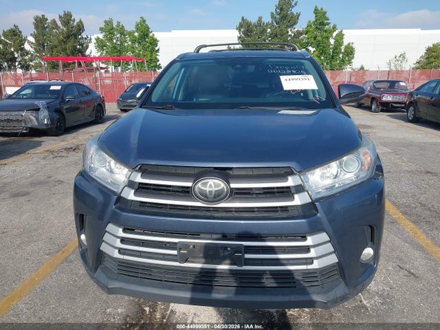 44999391 :رقم المزاد ، 5TDKZRFH8JS285237 vin ، 2018 Toyota Highlander Xle مزاد بيع