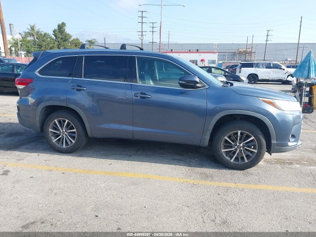 44999391 :رقم المزاد ، 5TDKZRFH8JS285237 vin ، 2018 Toyota Highlander Xle مزاد بيع