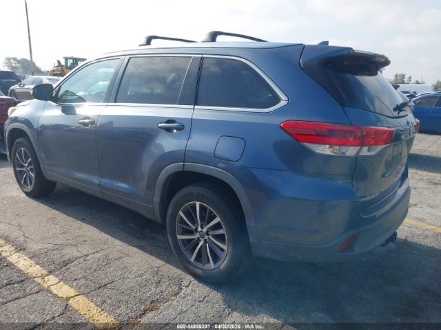 44999391 :رقم المزاد ، 5TDKZRFH8JS285237 vin ، 2018 Toyota Highlander Xle مزاد بيع