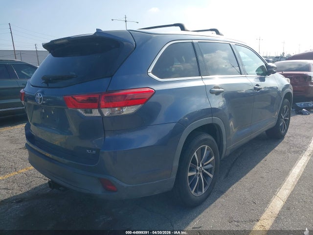 44999391 :رقم المزاد ، 5TDKZRFH8JS285237 vin ، 2018 Toyota Highlander Xle مزاد بيع