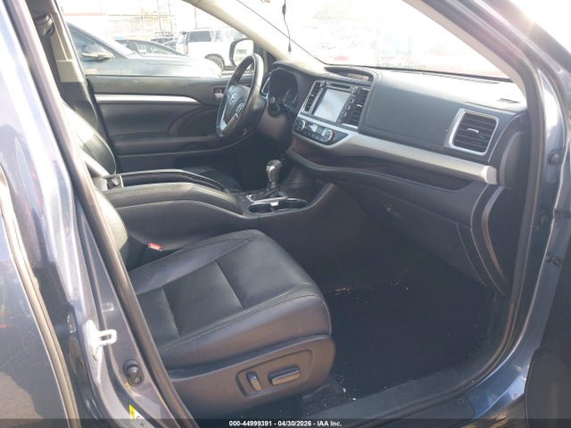 44999391 :رقم المزاد ، 5TDKZRFH8JS285237 vin ، 2018 Toyota Highlander Xle مزاد بيع