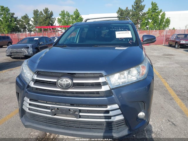 44999391 :رقم المزاد ، 5TDKZRFH8JS285237 vin ، 2018 Toyota Highlander Xle مزاد بيع