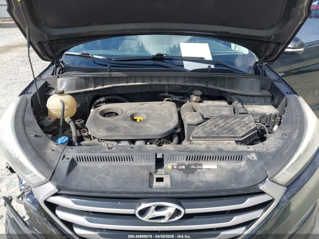 44999579 :رقم المزاد ، KM8J33A44HU476699 vin ، 2017 Hyundai Tucson Se Plus مزاد بيع
