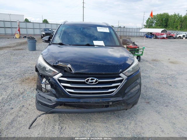 44999579 :رقم المزاد ، KM8J33A44HU476699 vin ، 2017 Hyundai Tucson Se Plus مزاد بيع