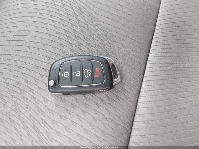 Продаж на аукціоні авто 2016 Hyundai Santa Fe Sport 2.4l, vin: 5XYZU3LB7GG327865, номер лоту: 45000083