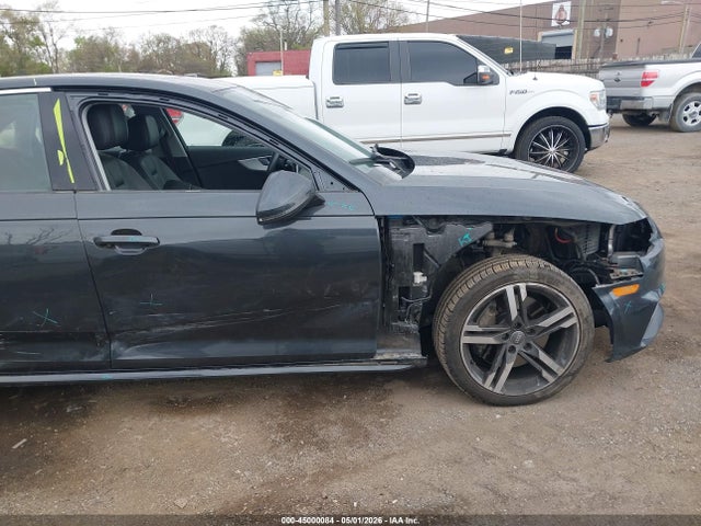 45000084 :رقم المزاد ، WAUFNAF40HN013323 vin ، 2017 Audi A4 2.0t Premium مزاد بيع