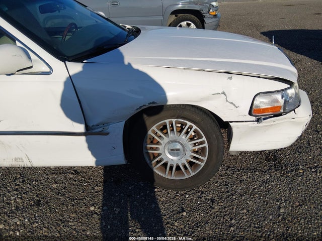 2008 Lincoln Town Car Signature Limited მანქანა იყიდება აუქციონზე, vin: 2LNHM82VX8X634309, აუქციონის ნომერი: 45000145