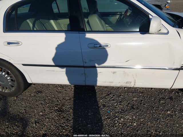 2008 Lincoln Town Car Signature Limited მანქანა იყიდება აუქციონზე, vin: 2LNHM82VX8X634309, აუქციონის ნომერი: 45000145