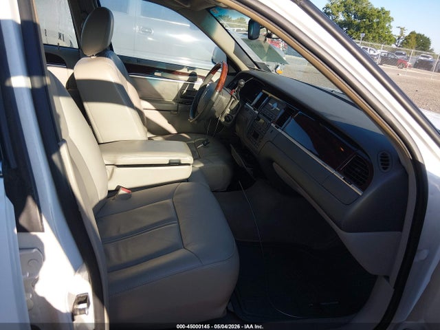 2008 Lincoln Town Car Signature Limited მანქანა იყიდება აუქციონზე, vin: 2LNHM82VX8X634309, აუქციონის ნომერი: 45000145