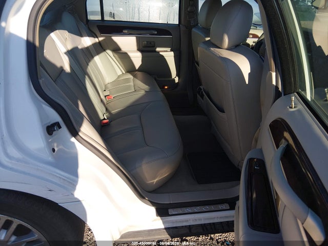 2008 Lincoln Town Car Signature Limited მანქანა იყიდება აუქციონზე, vin: 2LNHM82VX8X634309, აუქციონის ნომერი: 45000145